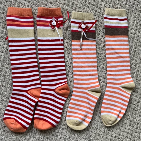 New socks for children ages 8-14. Fun & colourful knee socks and ankle socks. - Picture 3 of 6